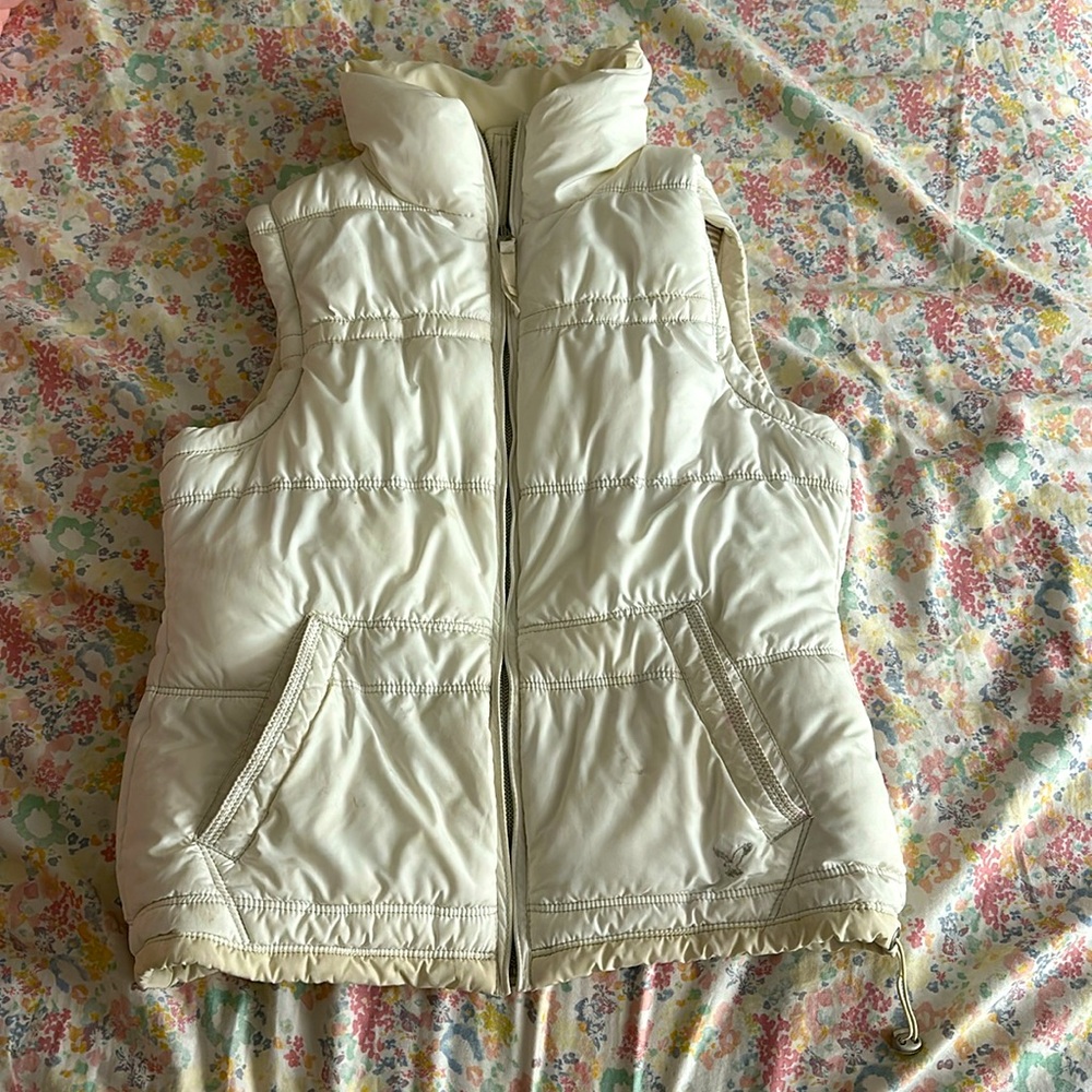 American Eagle White puffer vest